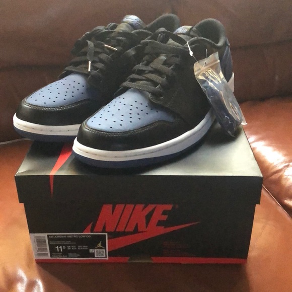 Air Jordan 1 Retro Low OG Mystic Navy 11.5 - Picture 1 of 6